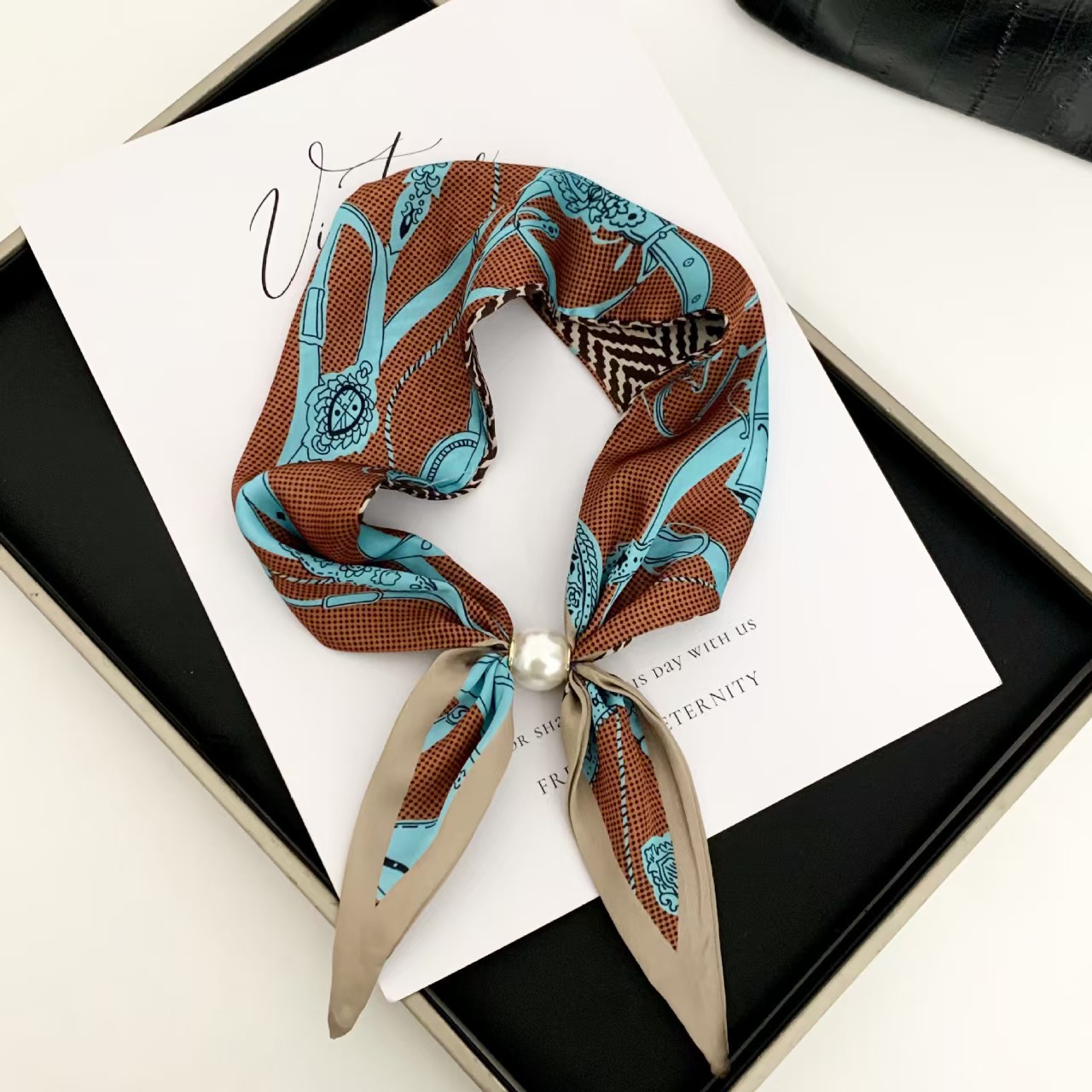 Ascot Neck Scarf - Lenço Magnético Elegante Estilo Coreano com