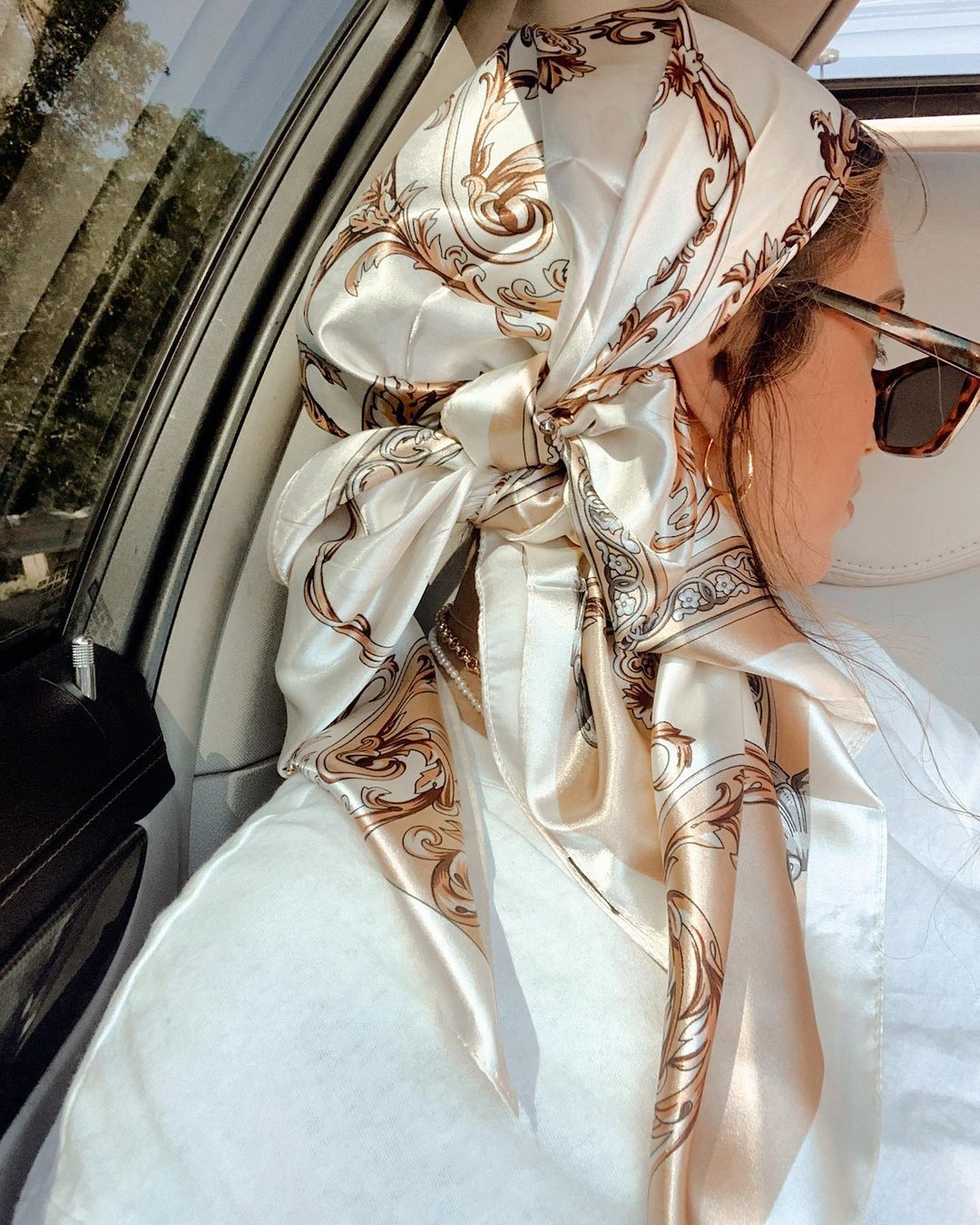 Lenço quadrado de cetim femini - Face Scarf Mask avaliação e preço